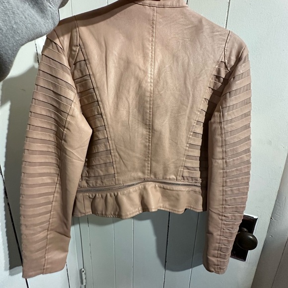 Akira faux leathered tan jacket with zipper accents - Picture 5 of 5